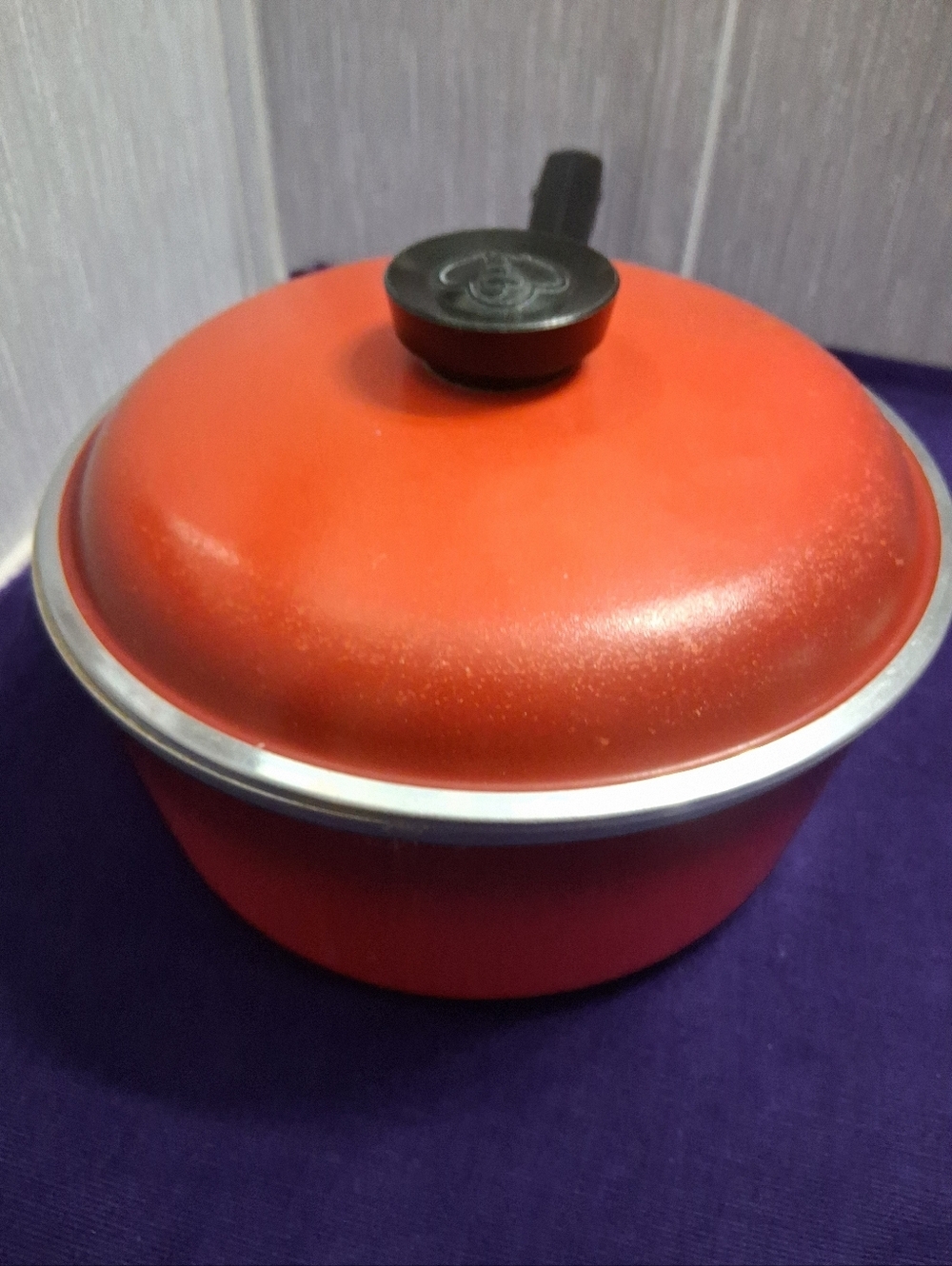 Vintage Club Large Saucepan 3 Qt Poppy Cardinal Red Classic Cookware